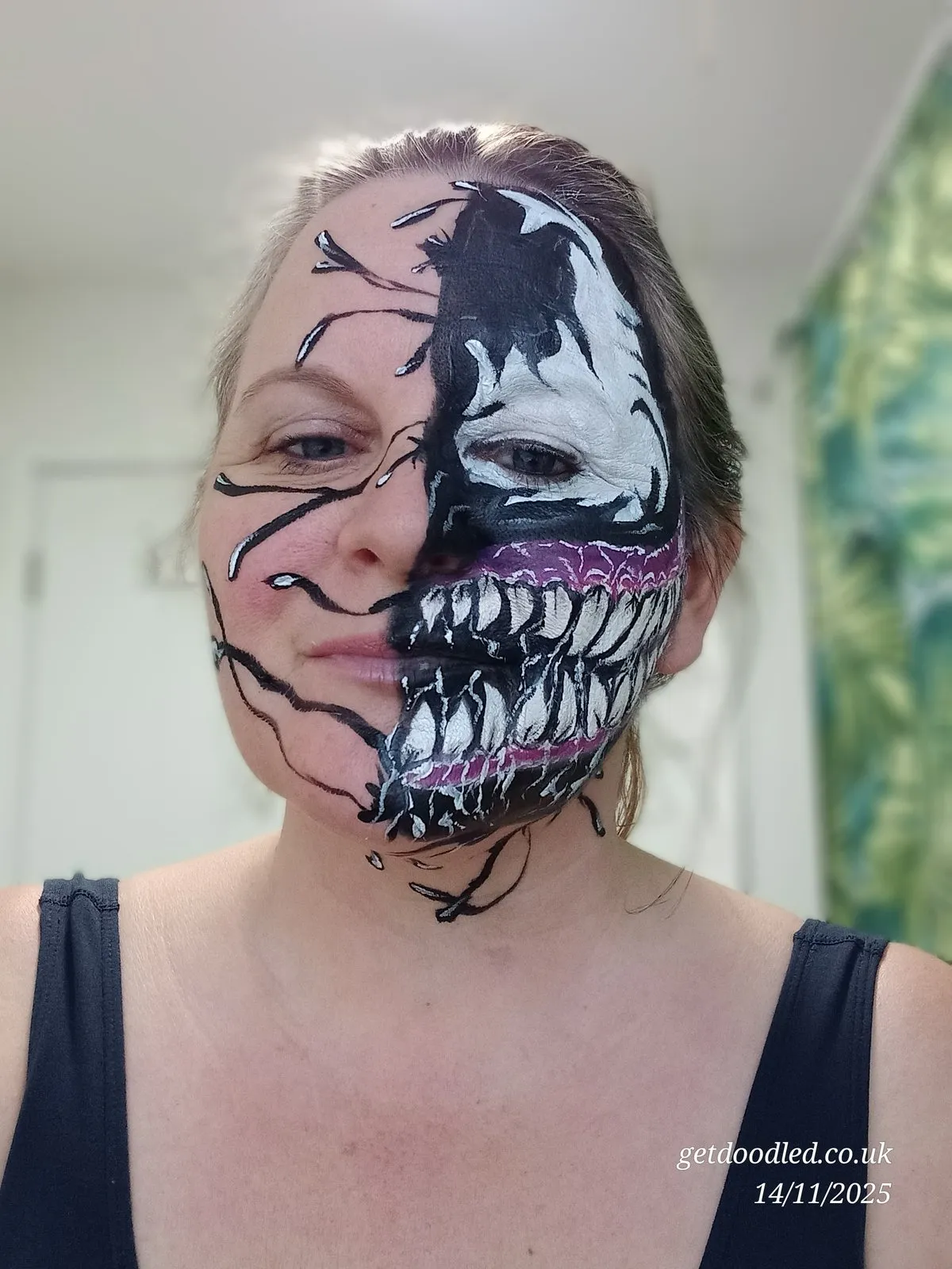 A black and white Venom-style skull jaw design